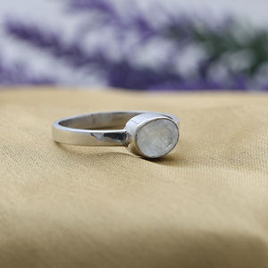 Superbe bague de bijoux de mode en pierre de lune en argent sterling 925 avec un look élégant et un design classique - Product Image 6