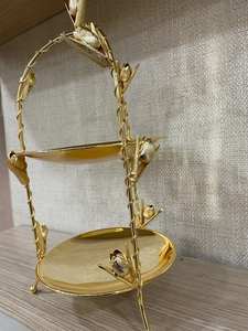 Présentoir à gâteaux en métal à 2 niveaux Présentoir à gâteaux en métal plaqué or pour décoration de table de fête de luxe - Product Image 5