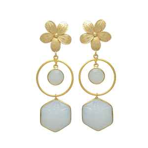 Pendientes colgantes de piedra lunar doble chapados en oro con flor dorada - Product Image 1