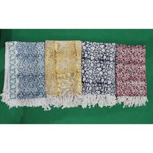 Manta Decorativa Tejida a Mano 100% Algodón para Sofá, 72 x 52 Pulgadas, con Estampado de Bloques y Borlas para Uso Doméstico - Product Image 3