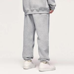 Ensemble survêtement en molleton de haute qualité pour hommes, streetwear d'hiver populaire, vente en gros, survêtement personnalisé uni avec short - Product Image 4