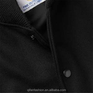 Chaqueta de cuero pesado personalizada para hombres y mujeres con cuello alto y bolsillos de parche desteñidos - Product Image 4