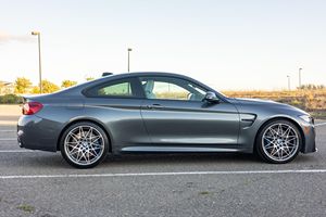 BMW M4 Coupé 2018 USADO, con Volante a la Izquierda/Derecha, Paquete de Competición - Product Image 3