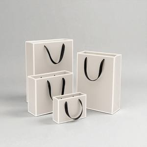 Bolsa de papel recubierta de tendencia caliente Impresión completa personalizada con impresión digital y recubrimiento UV Impermeable para marca y embalaje - Product Image 5