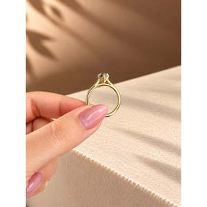 Bague de fiançailles solitaire en diamant de laboratoire de 1,00 ct de couleur vert-bleu, taille marquise, certifiée IGI, en or, pour femme, par AURALUXURIA - Product Image 4