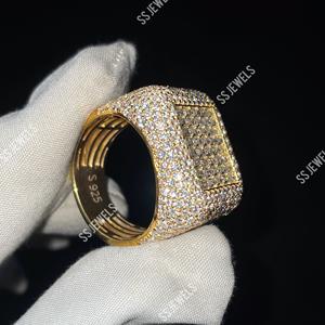 Ensemble de canaux tendance en argent 925 plaqué rhodium sur mesure pour hommes Bague de championnat Baguette Moissanite pour cadeau de rappeur de fiançailles - Product Image 3