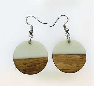 Pendientes de resina de la mejor calidad, pendientes de joyería de moda, diseño moderno para fiestas y bodas, pendientes de aro de resina hechos a mano - Product Image 1