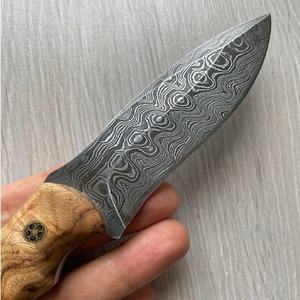 Couteau de camping de poche en acier Damas fait main avec manche en bois d'olivier, étui en cuir fin, personnalisable OEM - Product Image 2