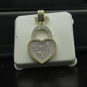 Colgante de diamante en forma de cerradura de corazón, colgante romántico de diamante de corte redondo cultivado en laboratorio, joyería fina chapada en oro de plata esterlina 925 - Product Image 1