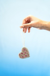 Llavero con Letra P de Cuentas Verdes Vibrantes en Forma de Tablero de Ajedrez, Personalizado, Hecho a Mano, Bordado con Cuentas de Semillas, Dije Dorado, Regalos de Joyería, Tendencia - Product Image 5
