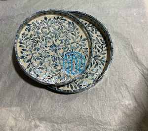 Ensemble de plateaux ronds en nacre florale, blanc et bleu, laque faite à la main, décoration de luxe pour la maison, plateau de service fabriqué au Vietnam - Product Image 1