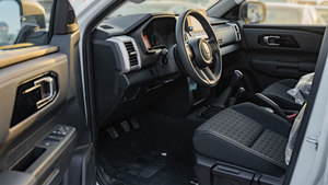 Vehículos Usados de Segunda Mano 2025 Mitsubishi L200 GL 2.4L MT Diésel con Pantalla, Listos para Envío Rápido - Product Image 2