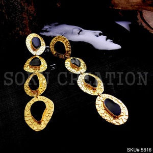 Boucles d'oreilles pendantes émaillées faites à la main en laiton plaqué or pour femme, style chrétien tendance - Product Image 1