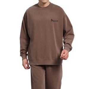 เสื้อฮู้ดผู้ชายแฟชั่นลำลองฤดูใบไม้ร่วง แขนยาว คอกลม ทรงหลวมใส่สบาย ดีไซน์พิมพ์ลายดิจิทัล ชุด 2 ชิ้น - Product Image 1