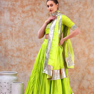 Lehenga Choli Verde Lima, Corte Ajustado con Borde Plateado y Dupatta a Juego, Elegante Ropa Étnica India para Bodas y Fiestas - Product Image 1