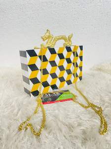 Sac à main pochette de soirée de luxe pour femme Pochettes en résine avec broderie acrylique Sacs de soirée faits à la main pour les fêtes par FWE - Product Image 2