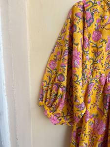 Mini robe bohème en coton à fleurs imprimées à la main Robe pour femmes indiennes avec techniques brodées - Product Image 5