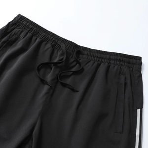 กางเกงกีฬาวิ่งกลางแจ้งลำลองระบายอากาศดีเอวกลางผ้าไหมเรืองแสงมีกระเป๋าโพลีเอสเตอร์สีทึบมีซิปกางเกงขาสั้นแฟชั่น - Product Image 4