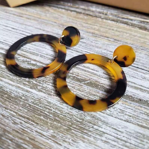 ต่างหูเรซิ่นปักลาย ทำมือ สแตนเลส เครื่องประดับแฟชั่นสำหรับผู้หญิง สาวๆ สไตล์คลาสสิกสำหรับงานแต่งงาน คุณภาพสูง - Product Image 1