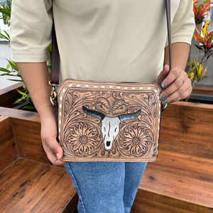 OEM personalizado a mano de cuero genuino vaquera bolsos de hombro estilo occidental Toro herramientas bandolera para regalos - Product Image 4