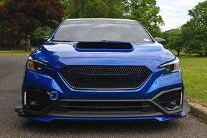 Subaru WRX 2022 d'occasion en excellent état, boîte manuelle 6 vitesses, modifications esthétiques et audio importantes - Product Image 2