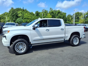 CLEAN 2024 C h e v r o l e t Silver ado 1500 High Country Crew Cab 4WD - Product Image 2
