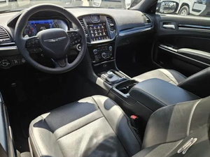 Occasion, bon état, 2023, 300 S, propulsion arrière, transmission automatique 8 vitesses - Product Image 3