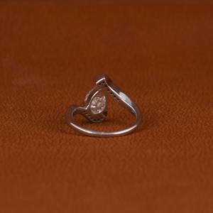 Anillo de compromiso de diamante cultivado en laboratorio con corte de pera Bypass, diseño personalizado hecho a mano con anillo de diamante de estilo moderno de oro macizo de 18 quilates - Product Image 3