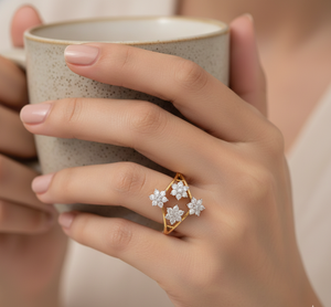 แหวนเพชรทรงดอกไม้หรูหราประดับดาวทอง แหวนทรงดอกไม้เจียระไนแบบบริลเลียนท์สำหรับผู้หญิง เครื่องประดับสำหรับงานหมั้นและวันครบรอบ - Product Image 3