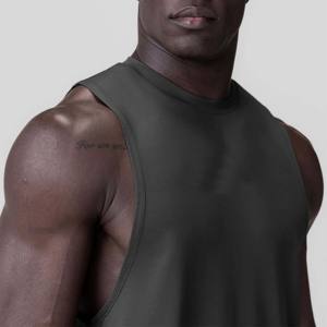 Débardeur confortable pour hommes avec tissu léger respirant parfait pour les séances d'entraînement et les tenues quotidiennes - Product Image 2