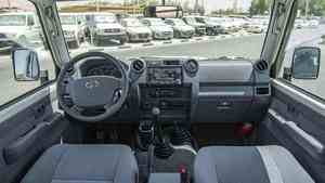 Camioneta 2022 76 D-Cab LX 4.2D Usada en Buen Estado, Asientos de Cuero, Bajo Kilometraje, Sin Problemas Mecánicos, Lista para Conducir - Product Image 4