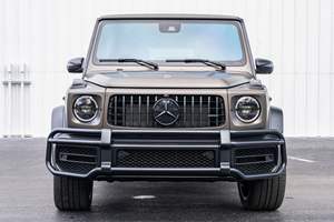 AMG G63 2024 ~3 700 milles, V8 biturbo, transmission intégrale, gris Monza Magno, non modifié - Product Image 2