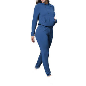 ชุดเซ็ตเสื้อฮู้ดและกางเกงจ็อกเกอร์ผู้หญิง ผ้าเนื้อนุ่ม ยืดหยุ่น ทรงหลวม สไตล์ลำลอง สำหรับการผลิตแบบ OEM จำนวนมาก - Product Image 2