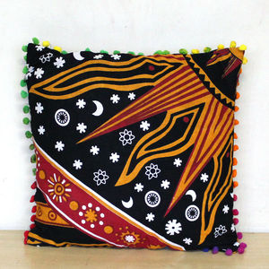 Housse de coussin carrée ethnique moderne 100% coton Burning Sun Décoration d'intérieur Ensemble de 4 pièces Pouf par des consignateurs indiens - Product Image 1