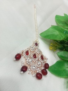 Conjunto de Collar Choker Étnico Chapado en Oro con Piedras de Esmalte y Detalles de Perlas, Pendientes y Tikka a Juego para Mujer - Product Image 2