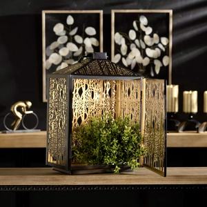 Style marocain double ton Cutwork Design noir or métal bougeoir lanterne pour la décoration intérieure mariages de noël avec bois - Product Image 2