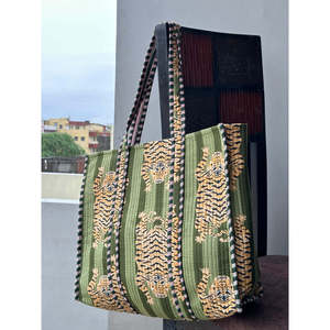 Hermoso Bolso Tote de Cuero Bordado para Mujer, Bolso Lavable con Letras, Lleva la Alegría a Cualquier Lugar, para Verano, Otoño e Invierno - Product Image 1