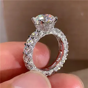 Bague de fiançailles solitaire en argent 925 avec diamant Moissanite rond 4 carats - Product Image 2