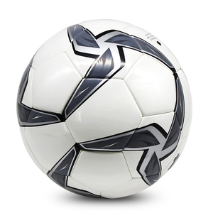 Ballon de football d'entraînement Power Hint en cuir PU de haute qualité, durable, design blanc et noir. - Product Image 3