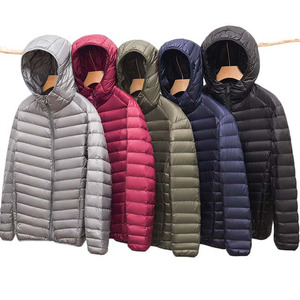 Chaquetas Acolchadas para Hombre con Capucha de Diferentes Colores, Lona Recubierta Impermeable, Poliéster/Nailon, Cierre de Cremallera, Estilo Urbano - Product Image 4