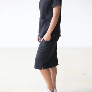 Ensemble haut et pantalon pour femmes nouveau style Ensembles d'uniformes de gommage Meilleurs ensembles d'infirmière personnalisés à manches courtes grande taille - Product Image 3