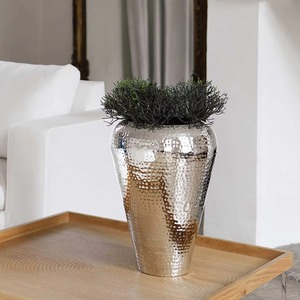 Vase contemporain en métal martelé argenté Accent décoratif moderne Idéal pour les hôtels, les salles de banquet et le style intérieur - Product Image 1