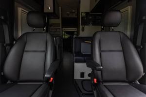 Mercedes-Benz Sprinter 2500 Winnebago d'occasion 2023, conduite à gauche/droite - Product Image 2