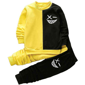 Ensemble de survêtement personnalisé pour enfants, jaune et noir, à capuche, haut à manches longues et pantalon de jogging avec imprimé graphique - Product Image 3
