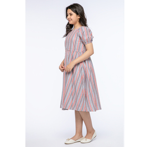 Usine directe à manches courtes tricoté fille robe confortable texturé décontracté fête pour le printemps OEM ODM fabrication en gros - Product Image 1