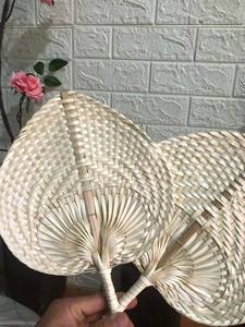 Hot Trending Vietnam Bamboo Hand Fan Ventilador plegable decorativo hecho a mano Perfecto para regalo Venta al por menor y exportación 2025 - Product Image 4