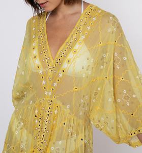 Robe longue jaune à col en V, coupe ample, en mousseline de soie, style bohème, motif géométrique brodé à la main, manches trois quarts bouffantes, décontractée pour l'automne - Product Image 2