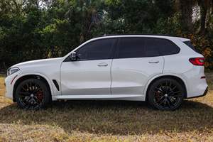 2023 BMW X5 M50i Essence faible kilométrage - Product Image 3