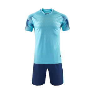 Ensemble de maillot de football respirant 100% polyester pour hommes et jeunes, maillot de football personnalisé à séchage rapide et short, tenue d'équipe - Product Image 1