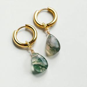 ต่างหูห่วงพลอยสีเงินรูปหยดน้ำสี925ทำด้วยมือ - Product Image 1